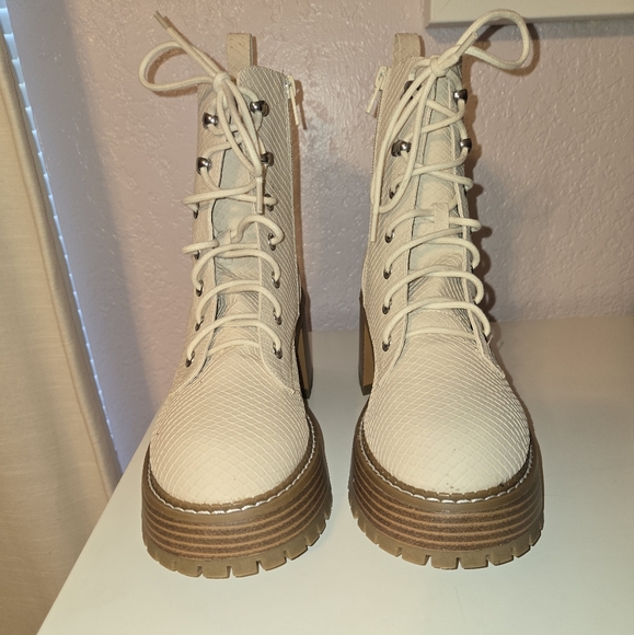 NWOT Mia Sian Boot - Picture 1 of 6